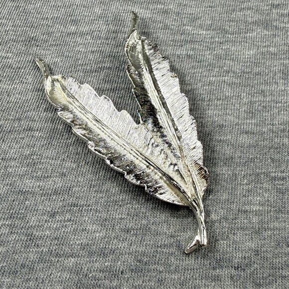 Silver-Tone Leaf Pin Brooch With Dual Feather Design Vintage Pin Jewelry - Picture 2 of 13